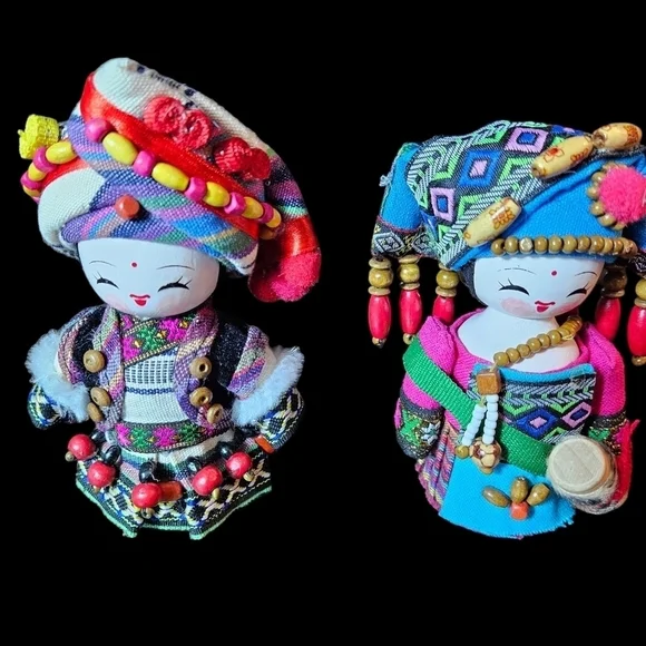 Gorgeous Chinese Dolls in very ornate costume. - Picture 11 of 16